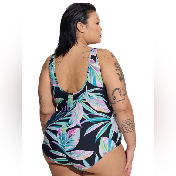 NWT Torrid Wireless Mesh High Neck One Piece Swimsuit 2X - Picture 3 of 11